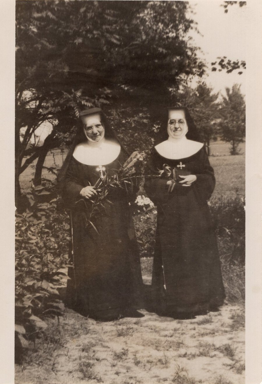 Sisters Barbara Schultz, holding a book, and Marietta Klamra