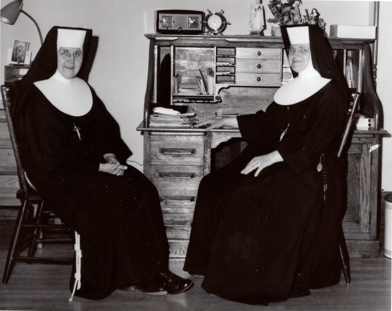 Sisters Lutgarade & Digna (Sophie Banczak)